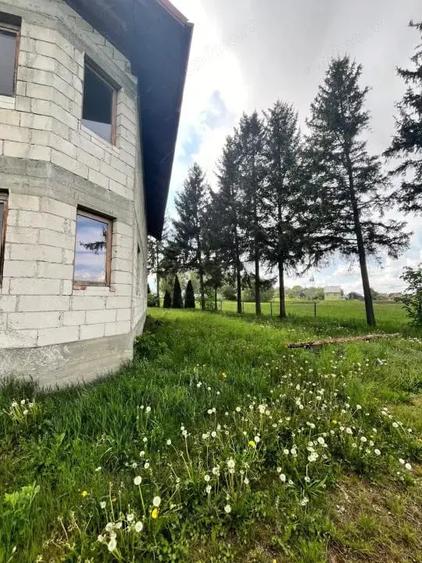 Casă cu Teren 1674 Mp în Frătăuții Vechi