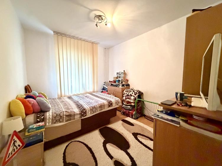 Apartament cu 3 camere decomandat, mobilat în Lunei