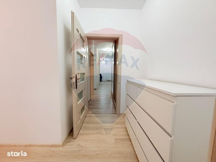 Apartament cu 3 camere decomandat în Roșu