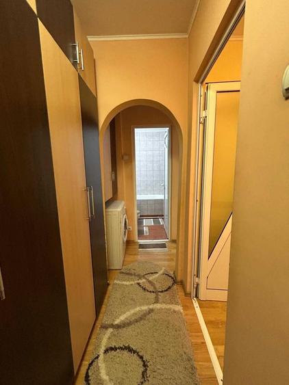 Apartament cu 3 camere decomandat, mobilat în Dacia