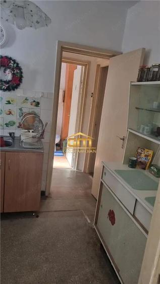Apartament 3 camere de - Zona Traian, etaj 3 4 - 3