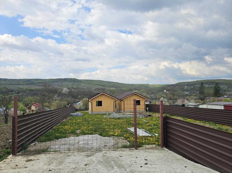 Casă cu 2 camere cu Teren 1000 Mp în Gorgota
