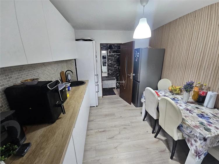 Apartament cu 3 camere decomandat în Cuptoare (Reșița)