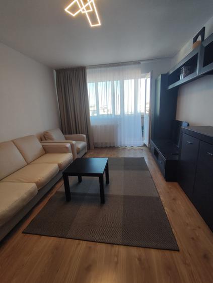 Apartament cu 3 camere decomandat în Boema