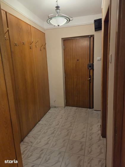 Apartament cu 3 camere semidecomandat în Cotroceni