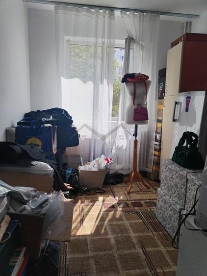 Apartament cu 4 camere semidecomandat în Alexandru cel Bun