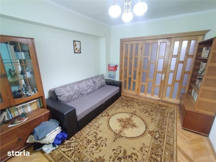 Apartament cu 4 camere decomandat în Central