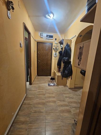 Apartament cu 3 camere decomandat în 1 Mai