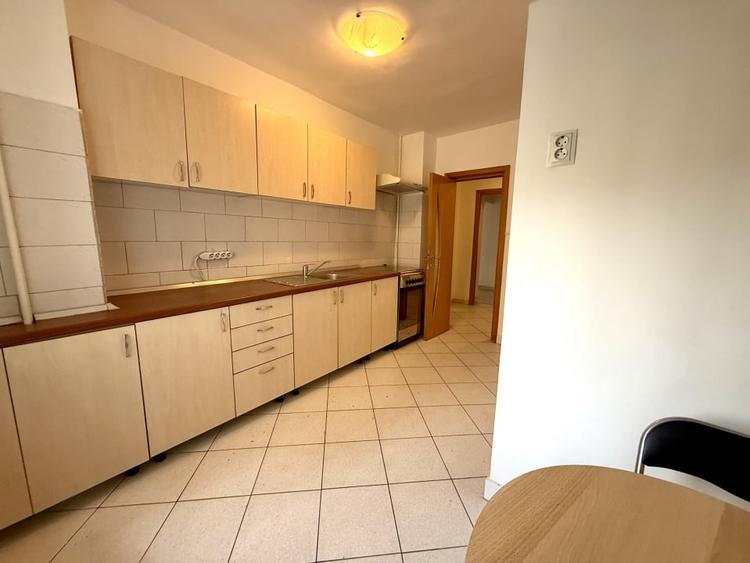 Apartament cu 3 camere decomandat în Decebal