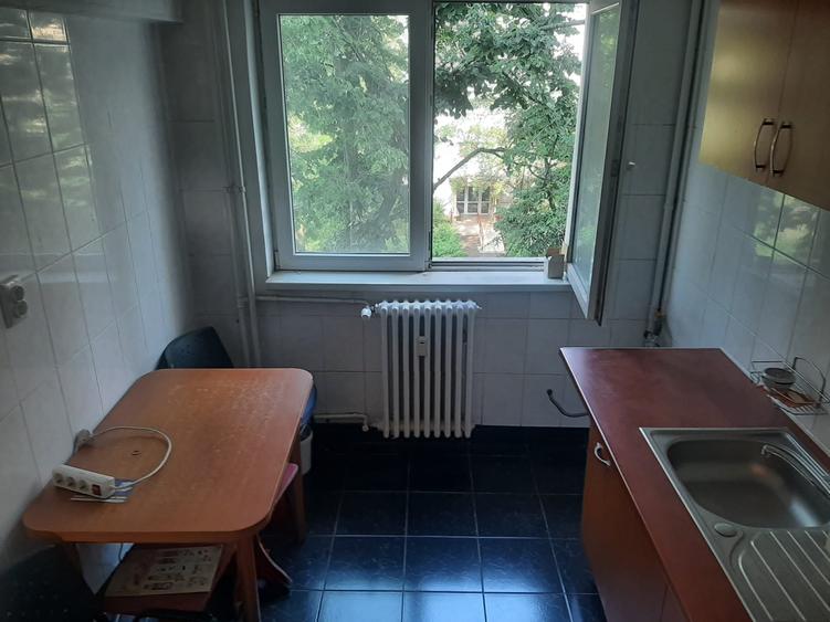 Apartament cu 2 camere semidecomandat, mobilat în Titan — fotografia 1