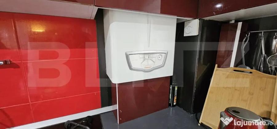 Apartament cu 4 camere semidecomandat, mobilat în Central