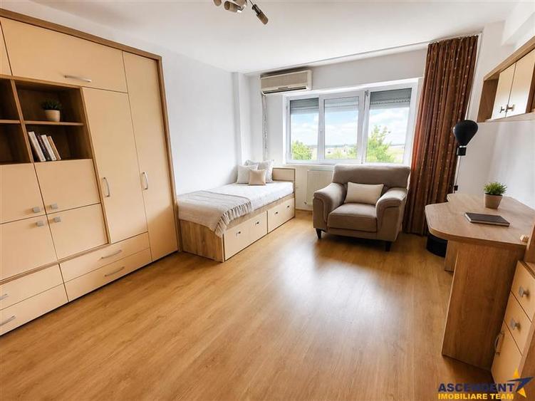 Apartament cu 3 camere decomandat, mobilat în Centrul Civic