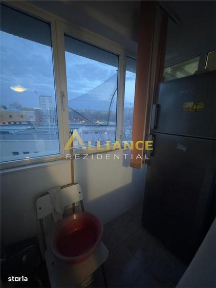 Garsonieră decomandată în Titan