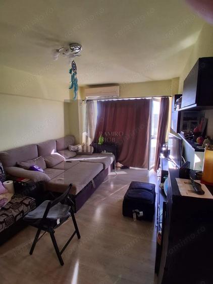 Apartament cu 3 camere semidecomandat în Gorjului
