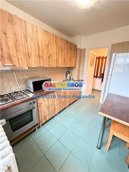 Apartament cu 3 camere semidecomandat, mobilat în Obor