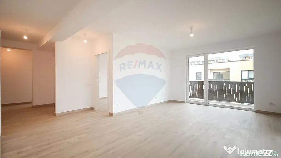 Apartament cu 3 camere semidecomandat în Tractorul