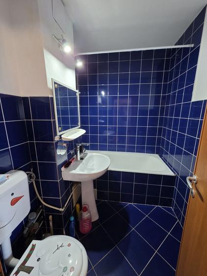 Apartament cu 3 camere decomandat în Dobroești