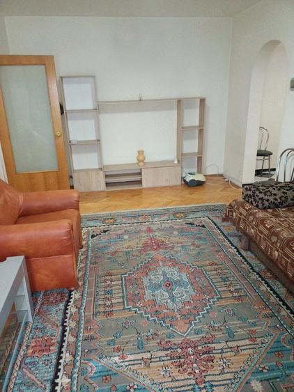 Apartament cu 3 camere semidecomandat în Pantelimon