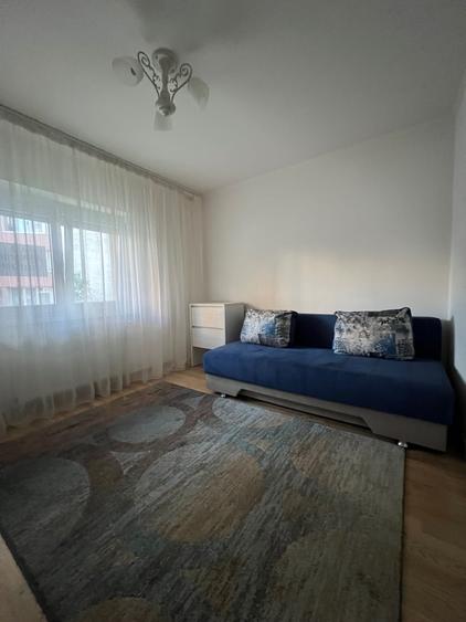 Apartament cu 3 camere decomandat în Exterior Vest