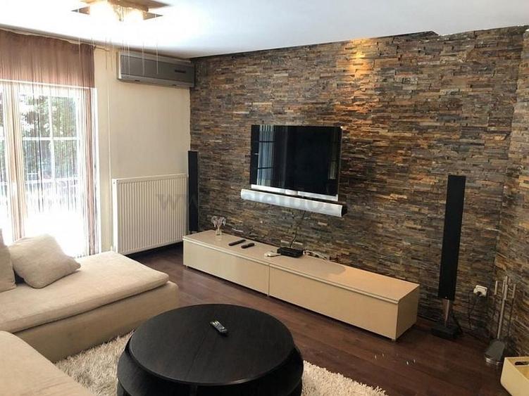 Casă cu 4 camere cu Piscina în Iancu Nicolae
