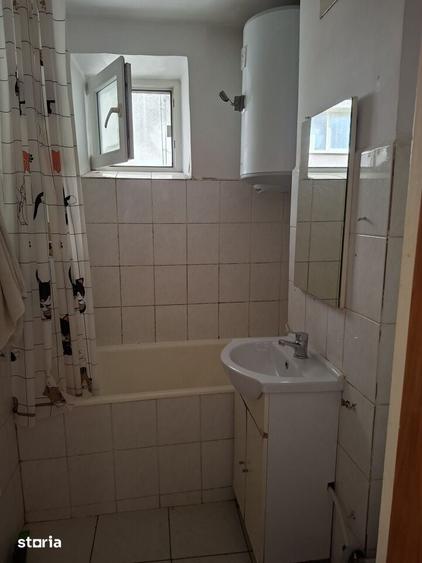 Apartament cu 3 camere semidecomandat în Militari