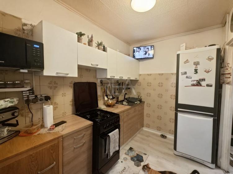 Apartament cu 3 camere decomandat, mobilat în Berceni