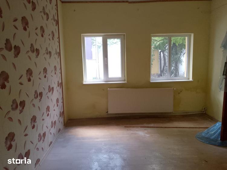 Casă cu 4 camere cu Teren 283 Mp în Independenței