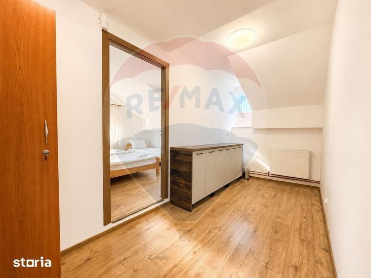 Casă cu 9 camere cu Teren 472 Mp în CFR