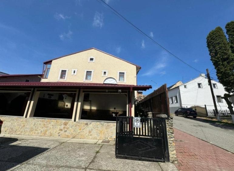 Spațiu comercial, de 1,300 mp, în Siret