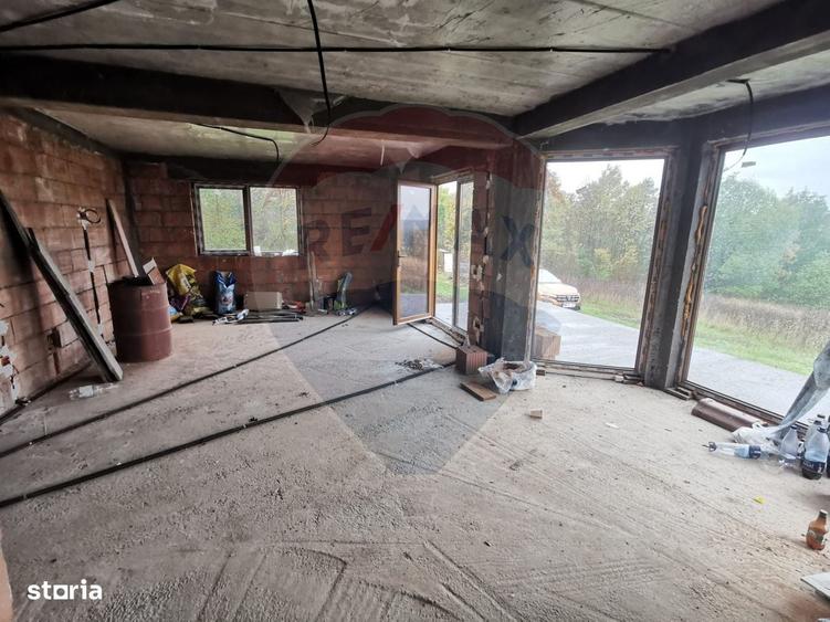 Casă cu 4 camere cu Teren 6400 Mp în Copalnic