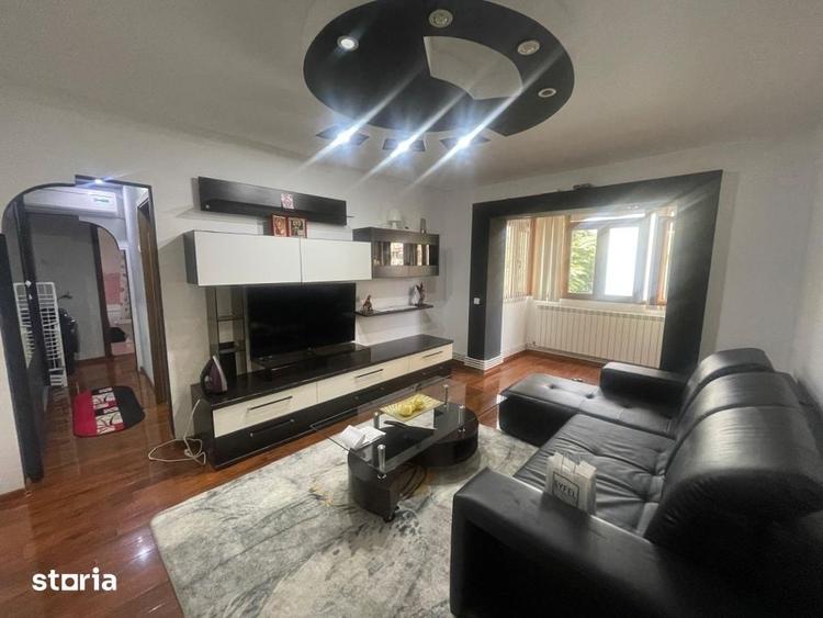 Apartament cu 3 camere decomandat în Craiovița Nouă