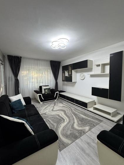 Apartament cu 3 camere decomandat în Uverturii