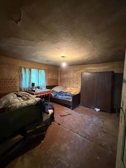 Casă cu 4 camere cu Teren 1000 Mp în Târnăvița