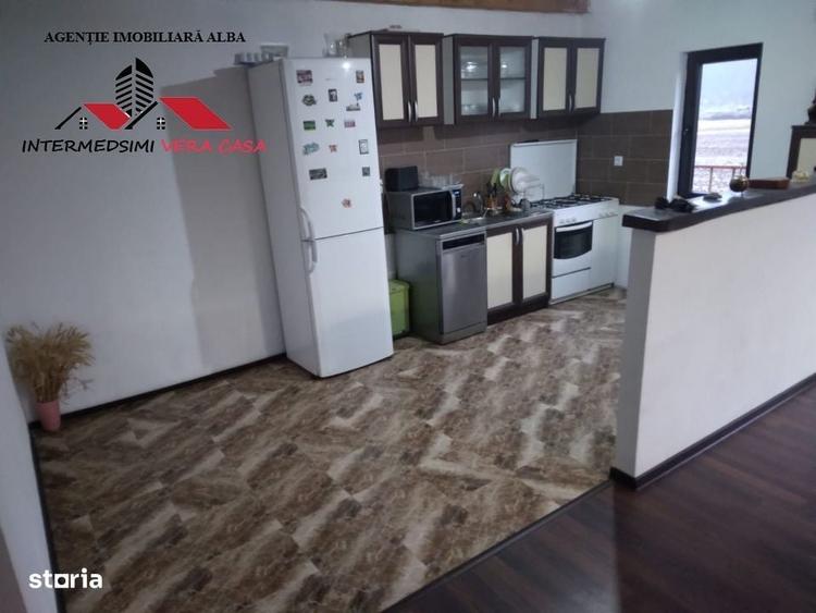 Casă cu 4 camere în Ampoița