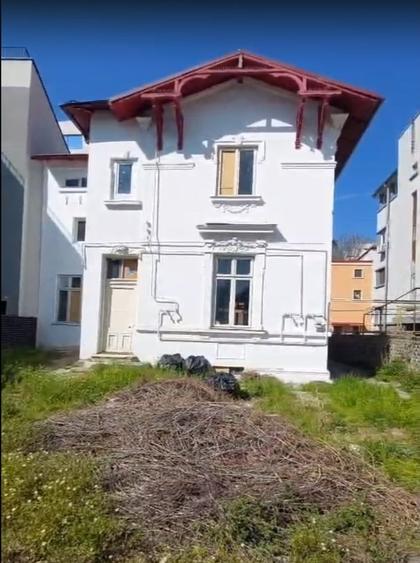Casă individuală cu 9 camere cu Teren 655 Mp în Unirii
