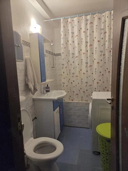 Apartament cu 3 camere semidecomandat în Dristor