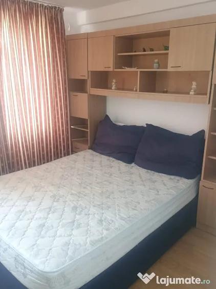 Apartament cu 2 camere decomandat în Tractorul