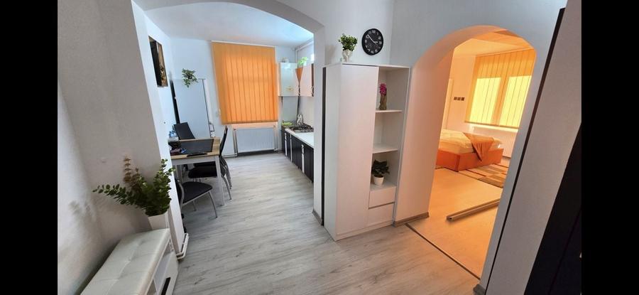 Apartament cu 2 camere nedecomandat în Central