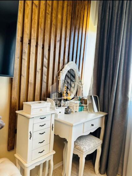 Apartament cu 3 camere decomandat, mobilat în Dâmbovița
