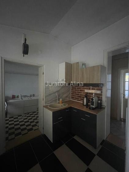 Casa de vanzare si anexa, teren 2287 mp