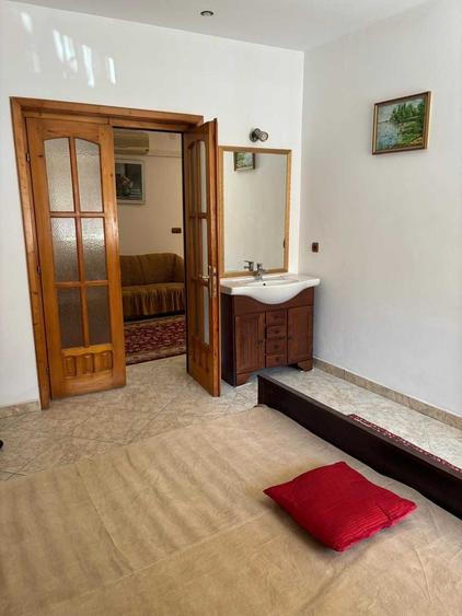 Casă cu 4 camere cu Teren 120 Mp în Trocadero