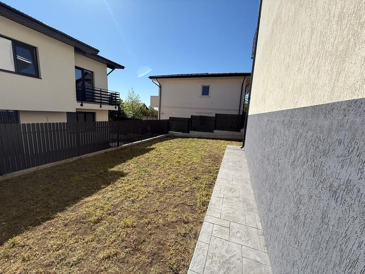 Duplex cu 4 camere cu Canalizare în Popas Păcurari