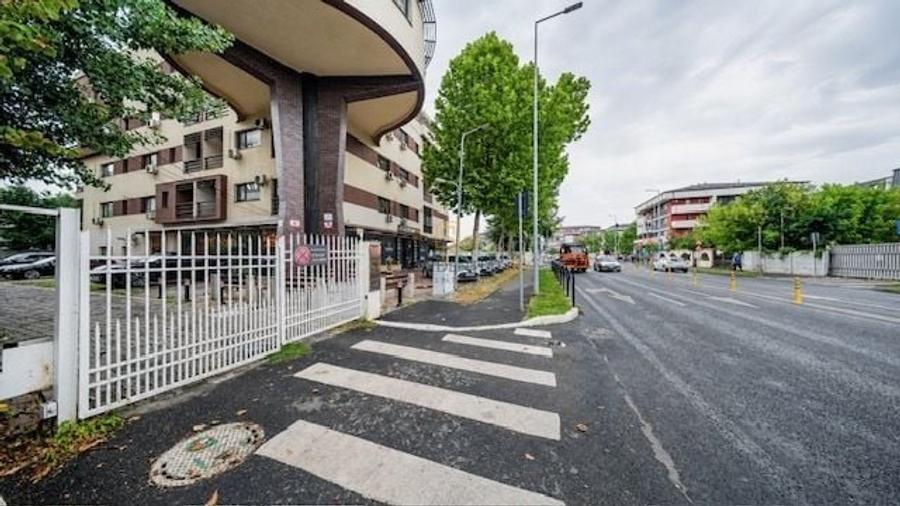 Apartament 3 camere, complet mobilat, decomandat, etaj intermediar - 1