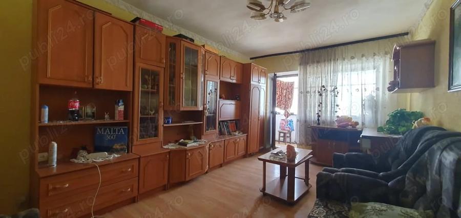 Apartament cu 3 camere decomandat în Traian
