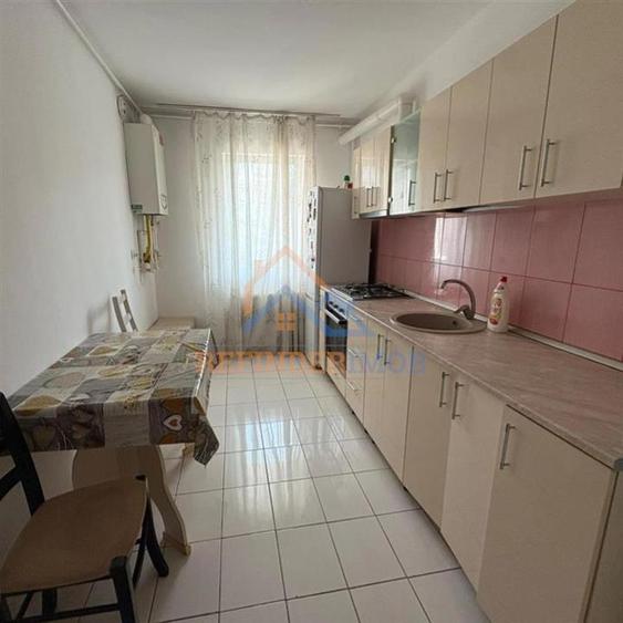 Apartament cu 3 camere decomandat, mobilat în Giurgiului