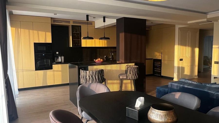 Penthouse cu 5 camere decomandat, mobilat în Iancu Nicolae