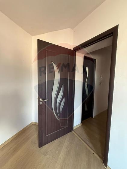 Apartament cu 5 camere decomandat în Central