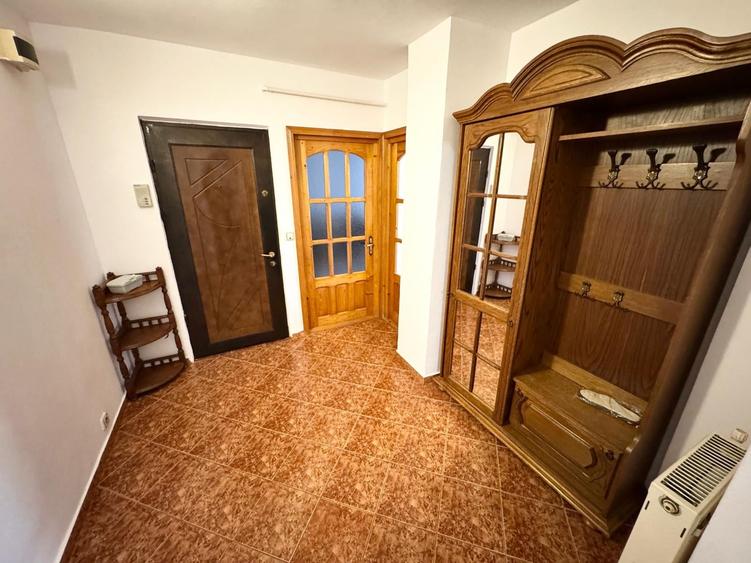 Apartament cu 2 camere decomandat în Nicolina