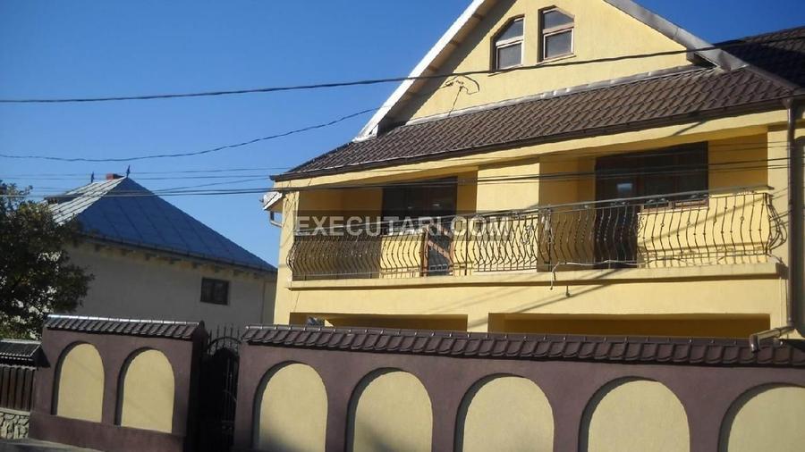 Casă individuală cu 4 camere cu Teren 400 Mp în Central