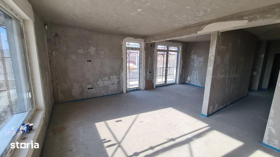 Casă cu 5 camere cu Teren 220 Mp în Dâmbul Rotund